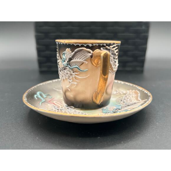 Dragonware Lustreware tea cup and saucer - Picture 7 of 10